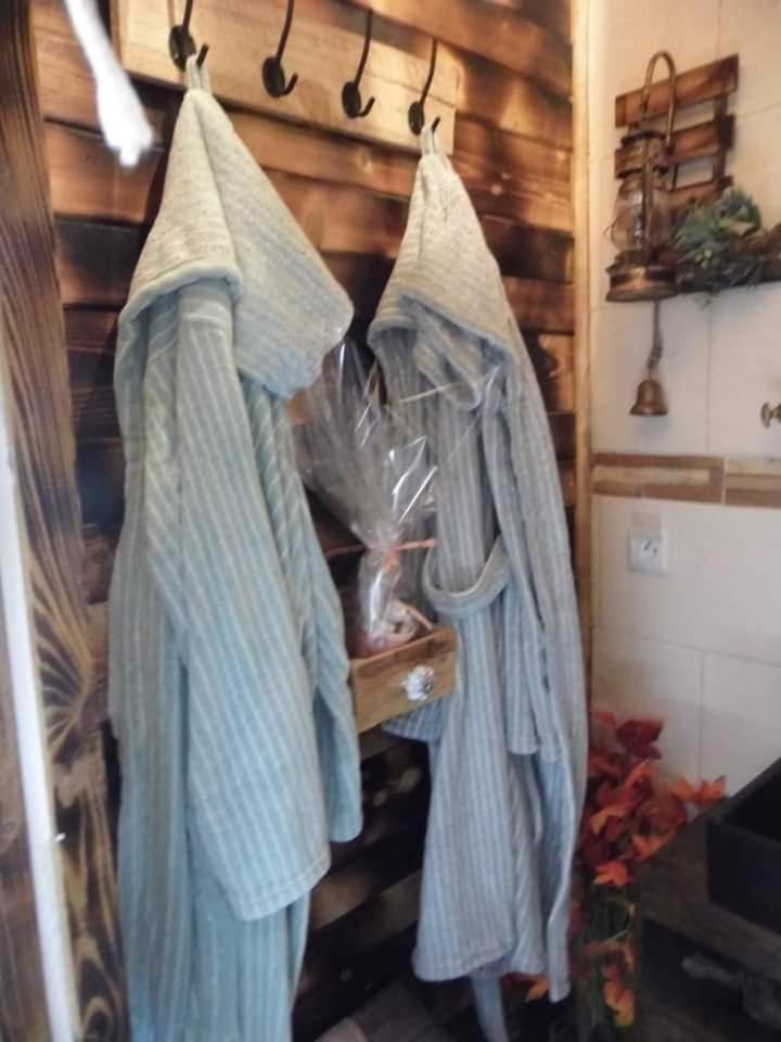 L'Histoire De L'Ouest , Jacuzzi Appartement 多勒 外观 照片