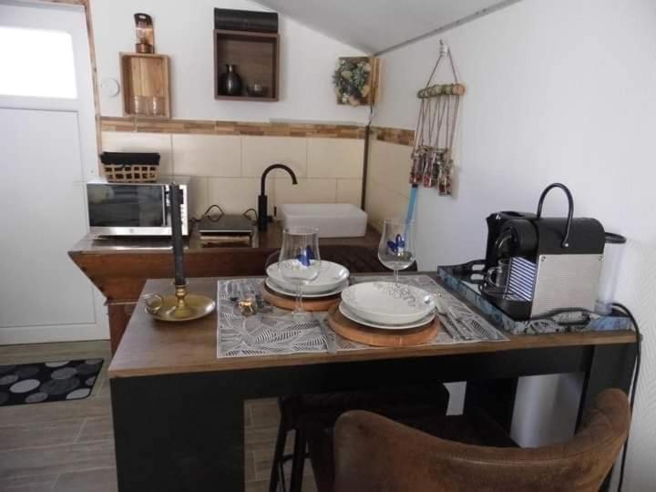 L'Histoire De L'Ouest , Jacuzzi Appartement 多勒 外观 照片